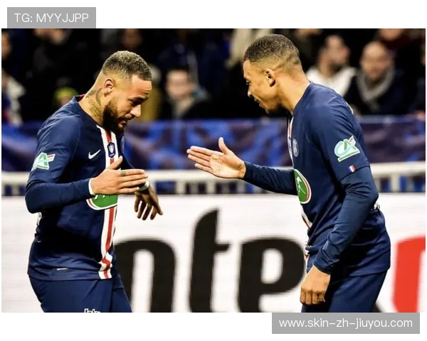 姆巴佩倒地铲射差点进球：速度、信念与新鞋的对决